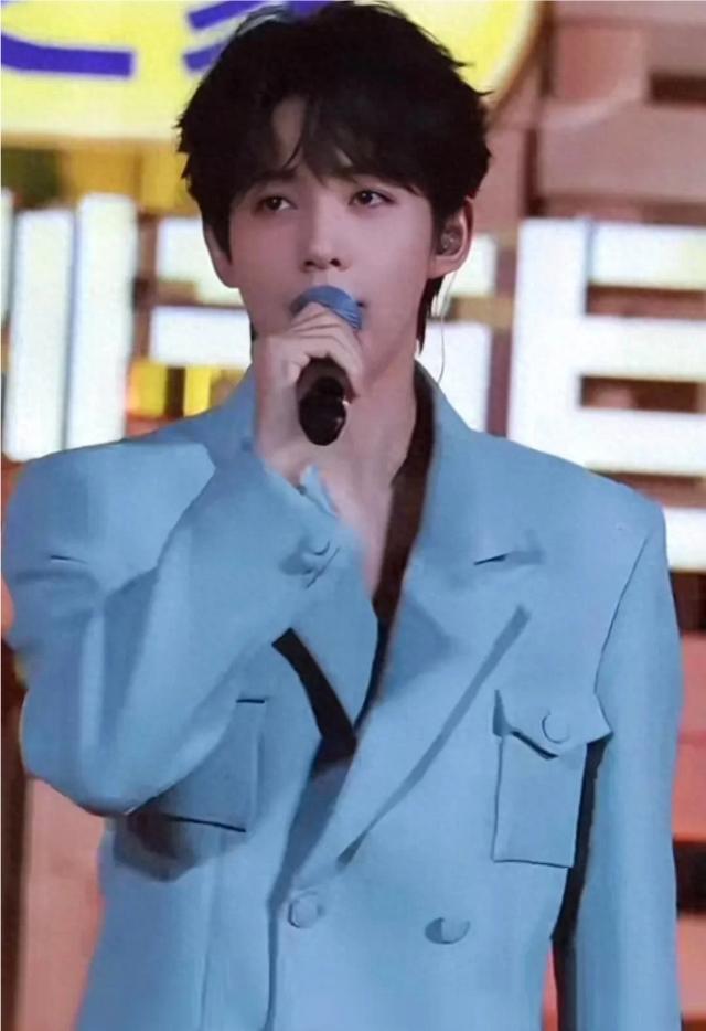 邓为关晓彤舞台表演