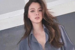 泰国小水平采娜闪耀爱奇艺尖叫夜，甜美造型引热议