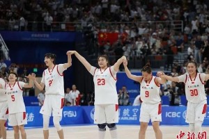 中国女篮刘禹彤大运会夺冠：女版奥尼尔闪耀赛场
