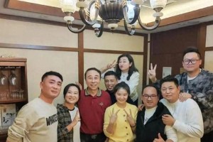 贾玲感恩冯巩庆生，师徒情深成就票房女王