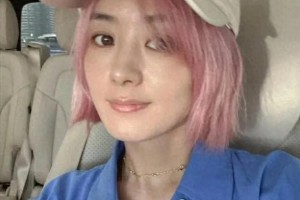 赵丽颖立夏甜酷造型引爆热搜，粉色短发惊艳全网
