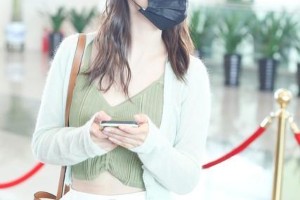赵丽颖冰川雾蓝发色引爆热搜，内娱女星发色内卷再升级