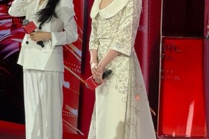 刘亦菲新中式礼服引爆热搜：古典美挑战白幼瘦审美
